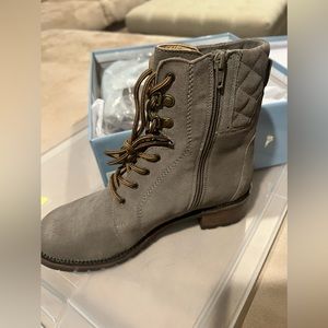 Seychelle’s Gray Combat Boots